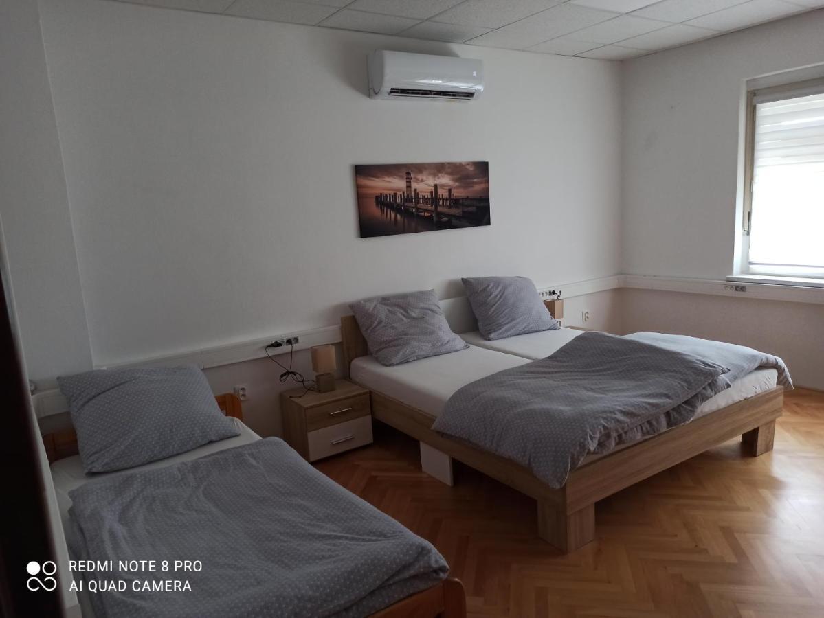 Apartmanovy Dom Stummerova Topoľčany Exterior foto